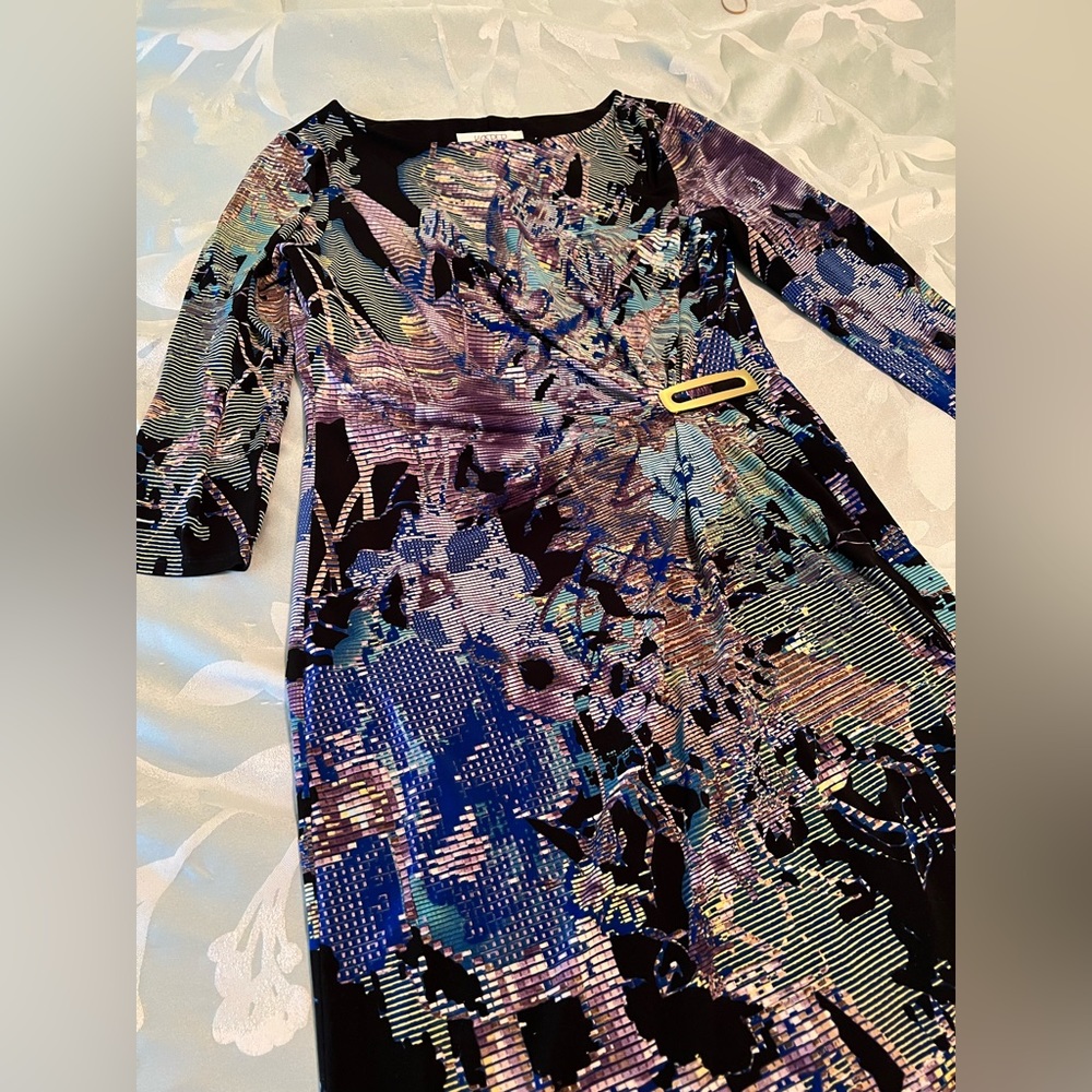 3/4-sleeve multicolored faux-wrap dress with gold colored buckle